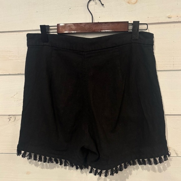 Banana Republic Black Linen High
Waist Tassel Shorts with Side Zip Size 0 - Picture 7 of 10